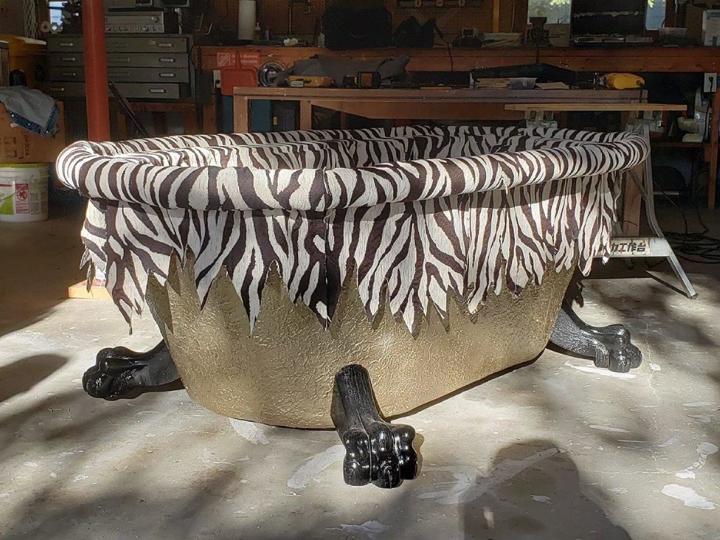 Zebra-lined tub
